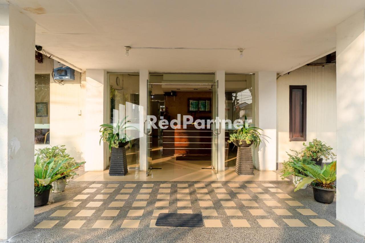 Cherry Pink Hotel Medan Mitra Reddoorz Екстериор снимка
