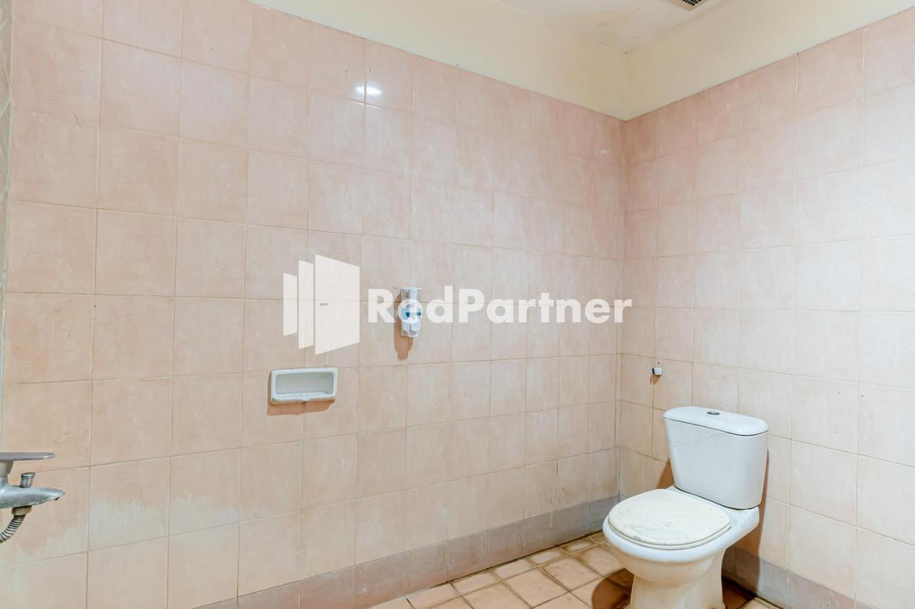Cherry Pink Hotel Medan Mitra Reddoorz Екстериор снимка