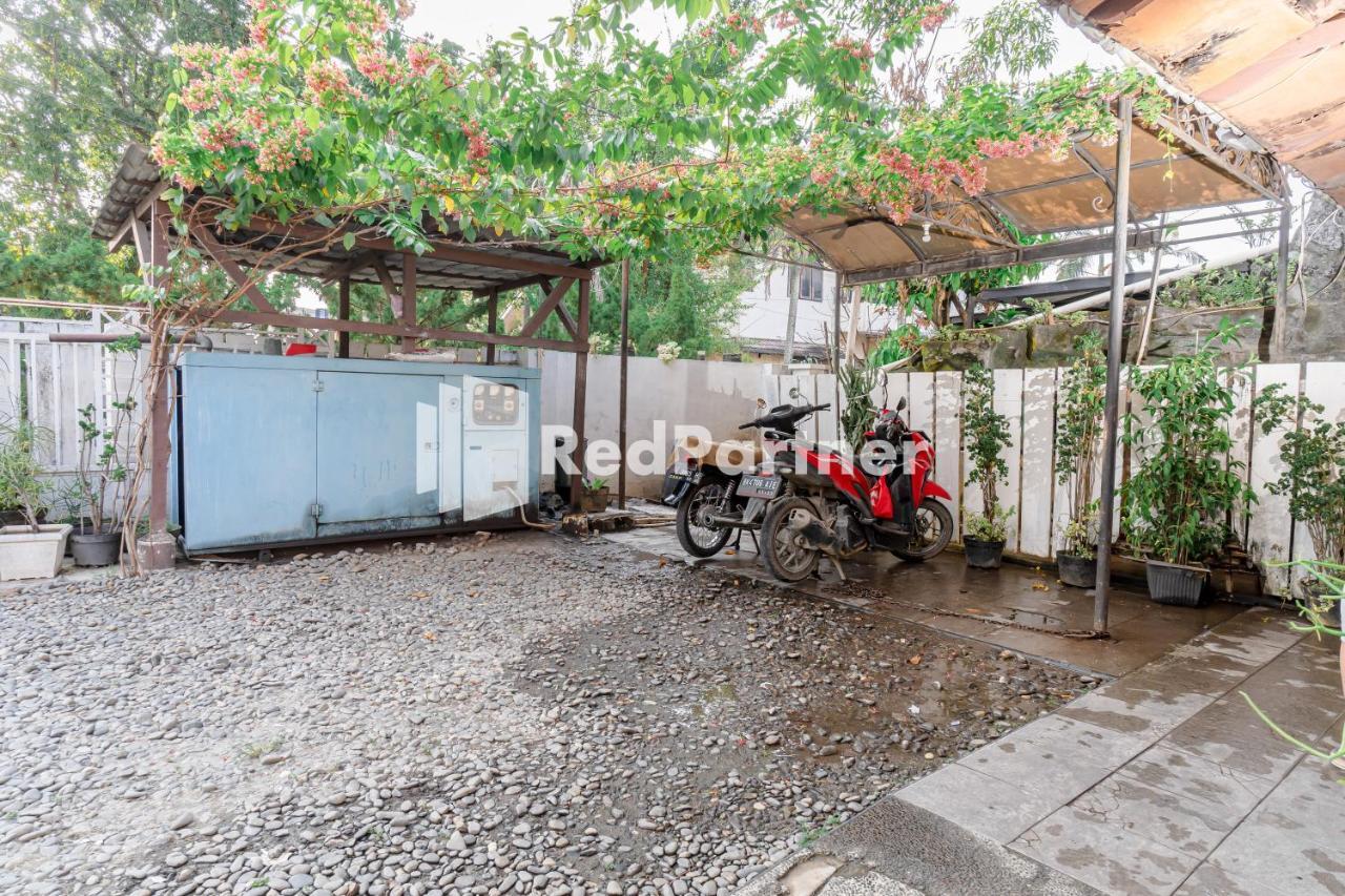 Cherry Pink Hotel Medan Mitra Reddoorz Екстериор снимка
