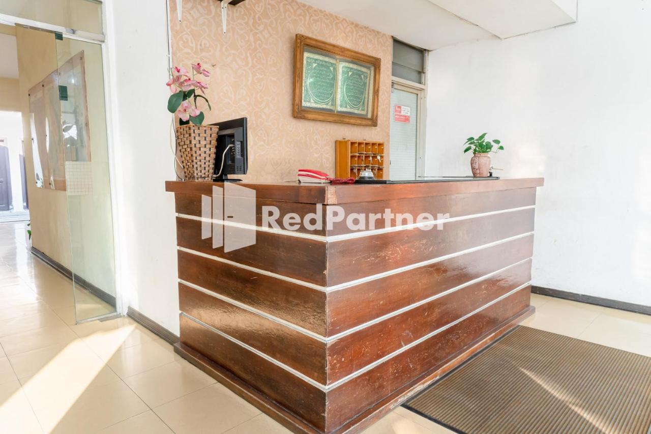 Cherry Pink Hotel Medan Mitra Reddoorz Екстериор снимка