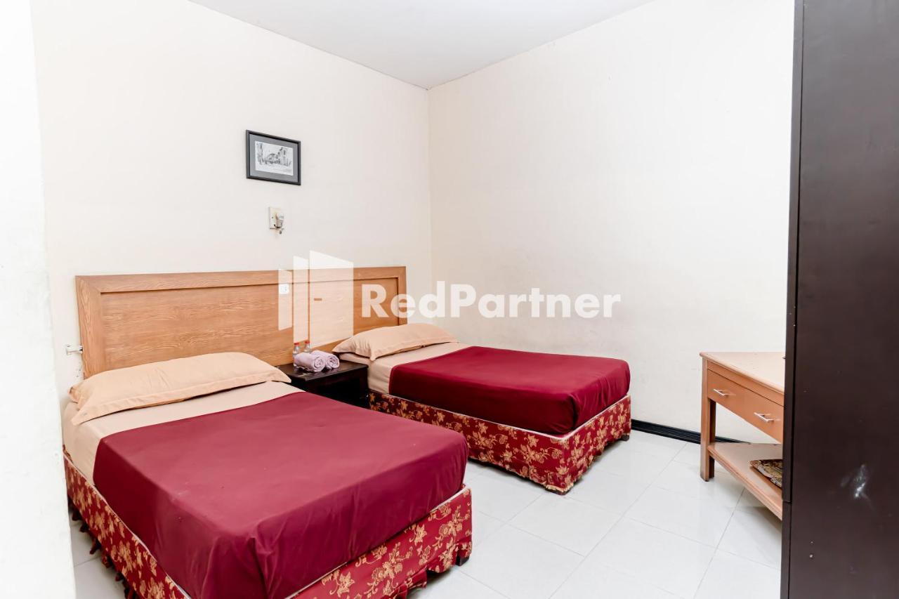 Cherry Pink Hotel Medan Mitra Reddoorz Екстериор снимка
