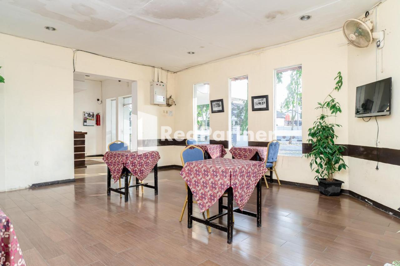 Cherry Pink Hotel Medan Mitra Reddoorz Екстериор снимка
